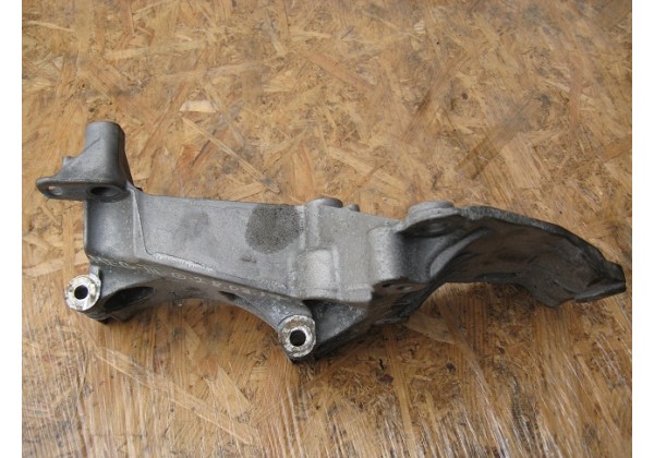Кронштейн генератора і компрессора кондиціонера Renault 1.5 dci, 8200669494, 8200695957
